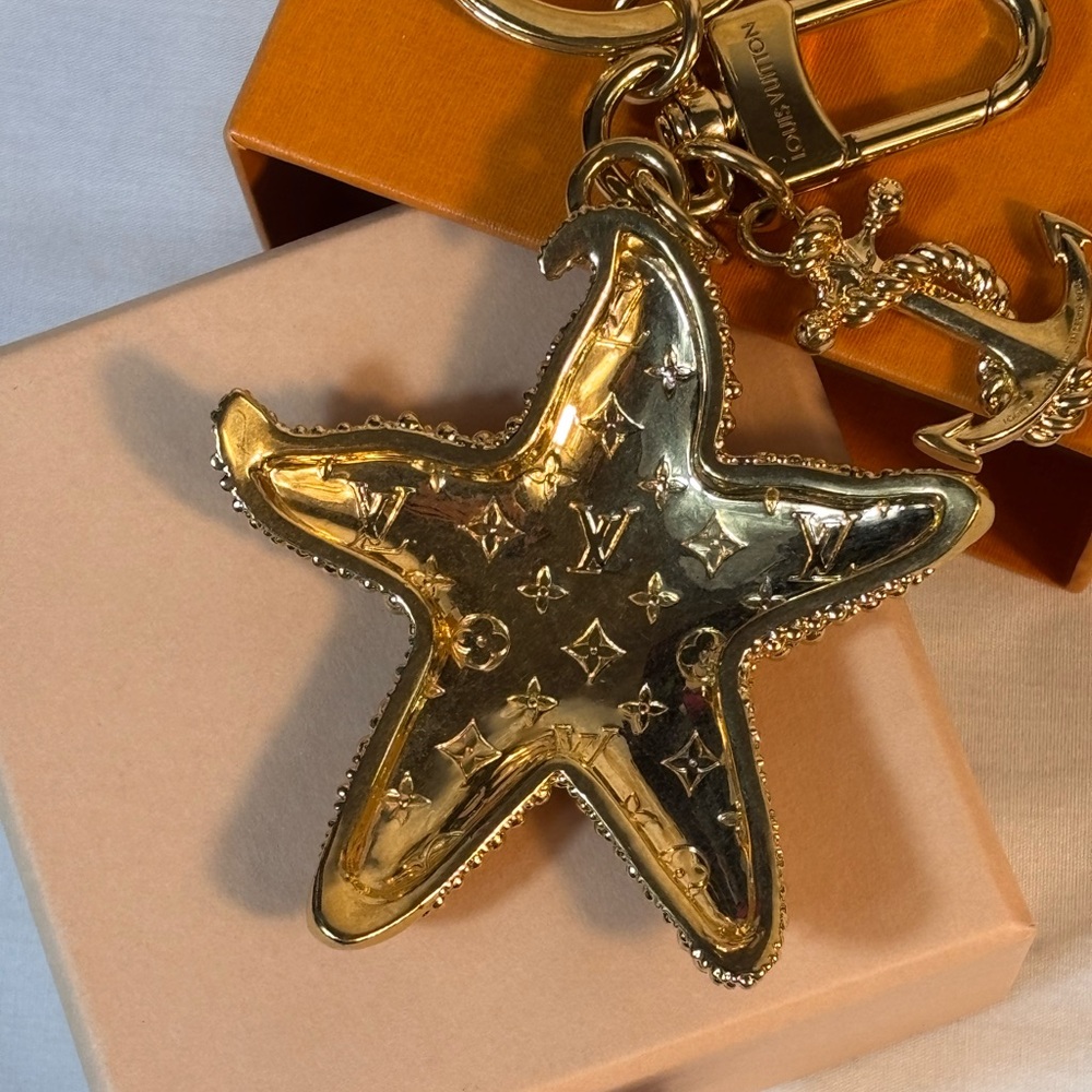 Super Cute Louis Vuitton Starfish Key Holder and Bag Charm - Picture 5 of 6